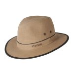 petten en hoeden